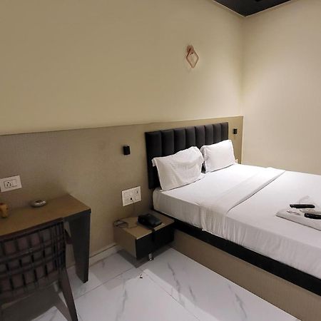 Fabhotel Prime Land - Nr Bkc 뭄바이 외부 사진